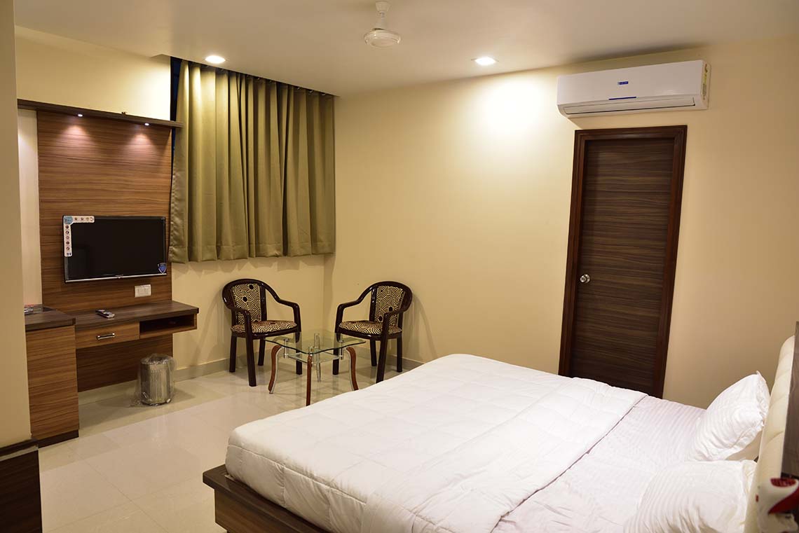 hotel in gorakhpur near gorakhnath road